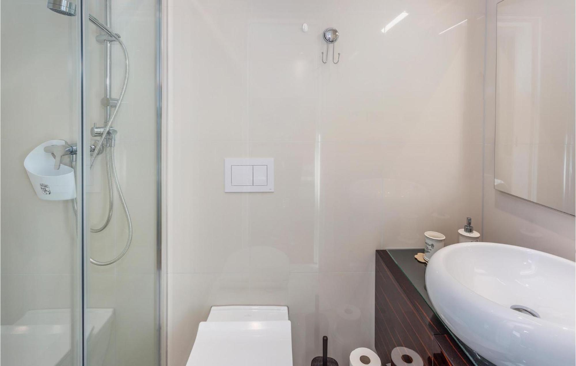 Stunning Apartment In Malinska With Kitchen Εξωτερικό φωτογραφία