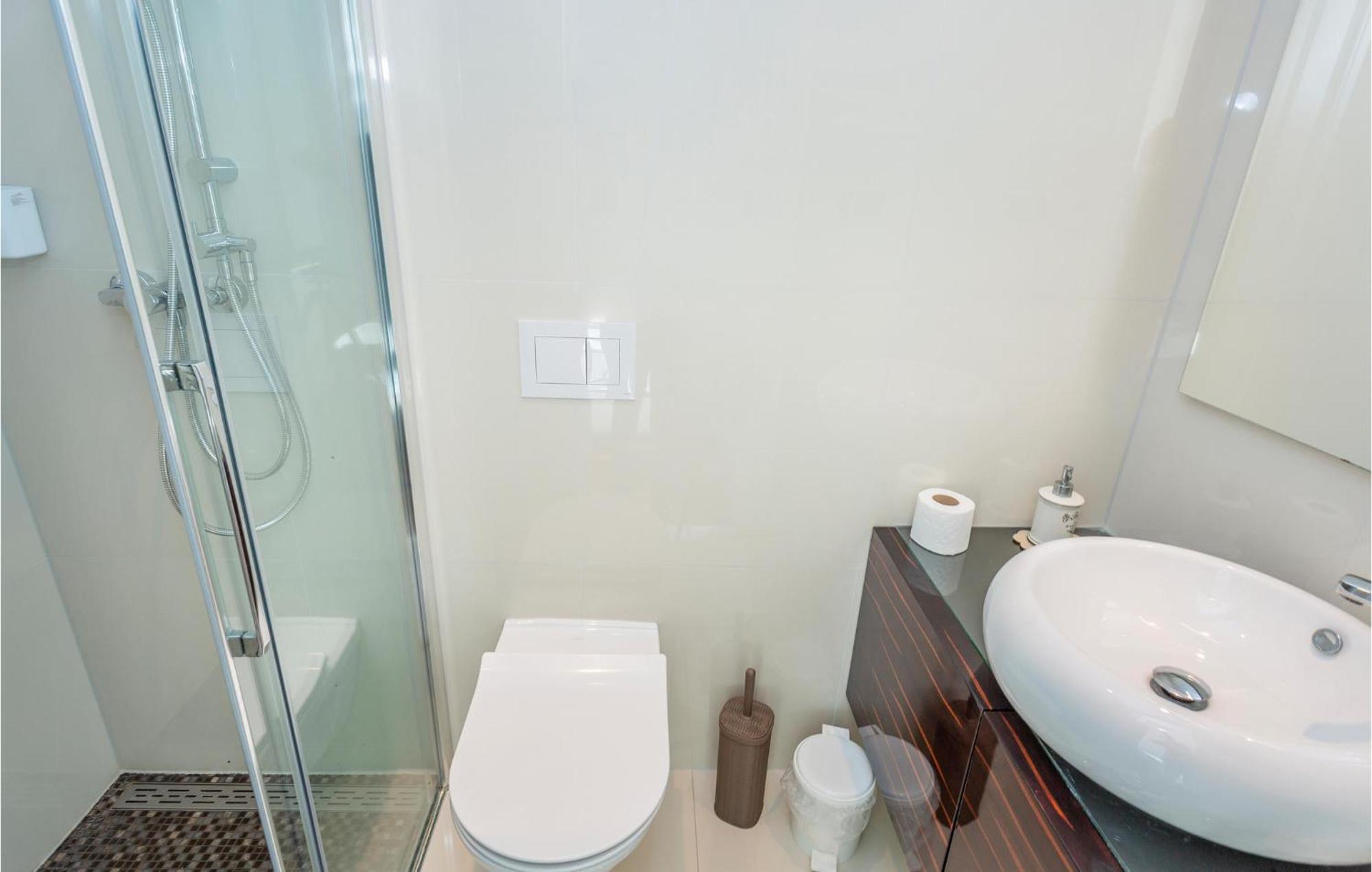 Stunning Apartment In Malinska With Kitchen Εξωτερικό φωτογραφία