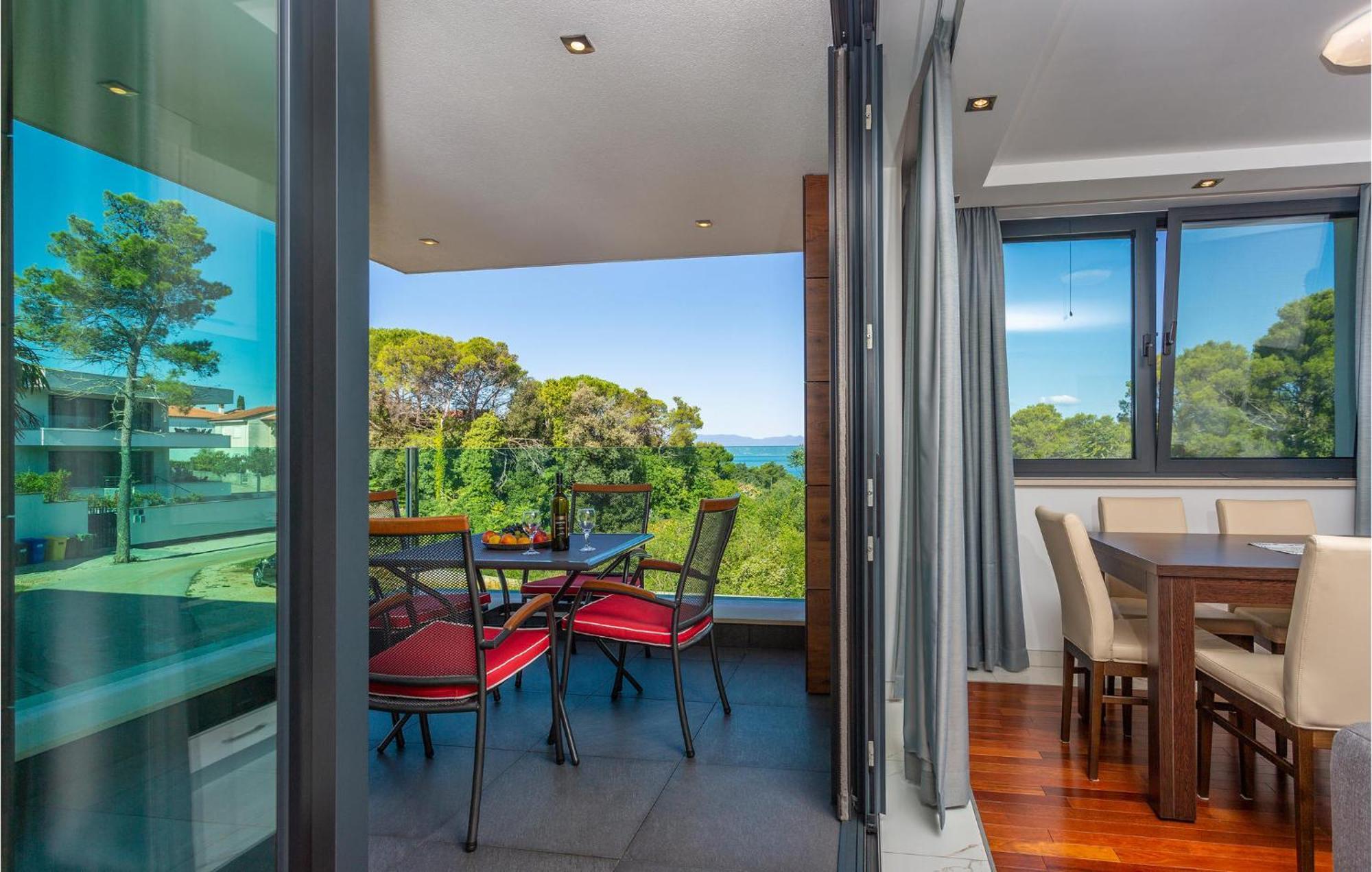 Stunning Apartment In Malinska With Kitchen Εξωτερικό φωτογραφία