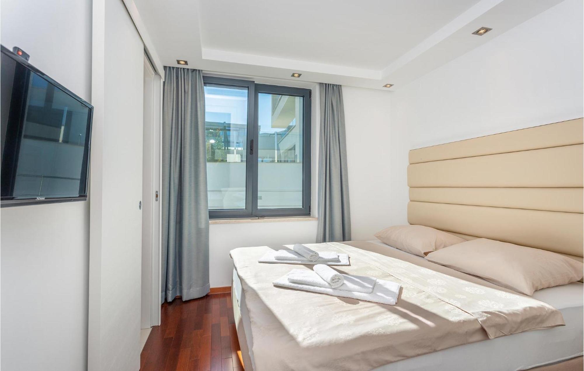 Stunning Apartment In Malinska With Kitchen Εξωτερικό φωτογραφία