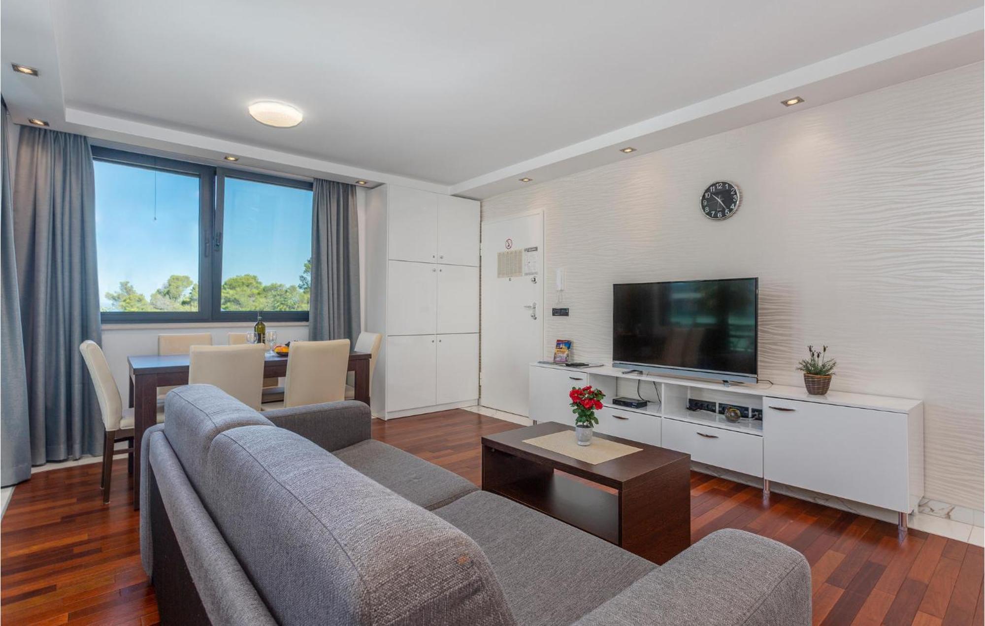 Stunning Apartment In Malinska With Kitchen Εξωτερικό φωτογραφία
