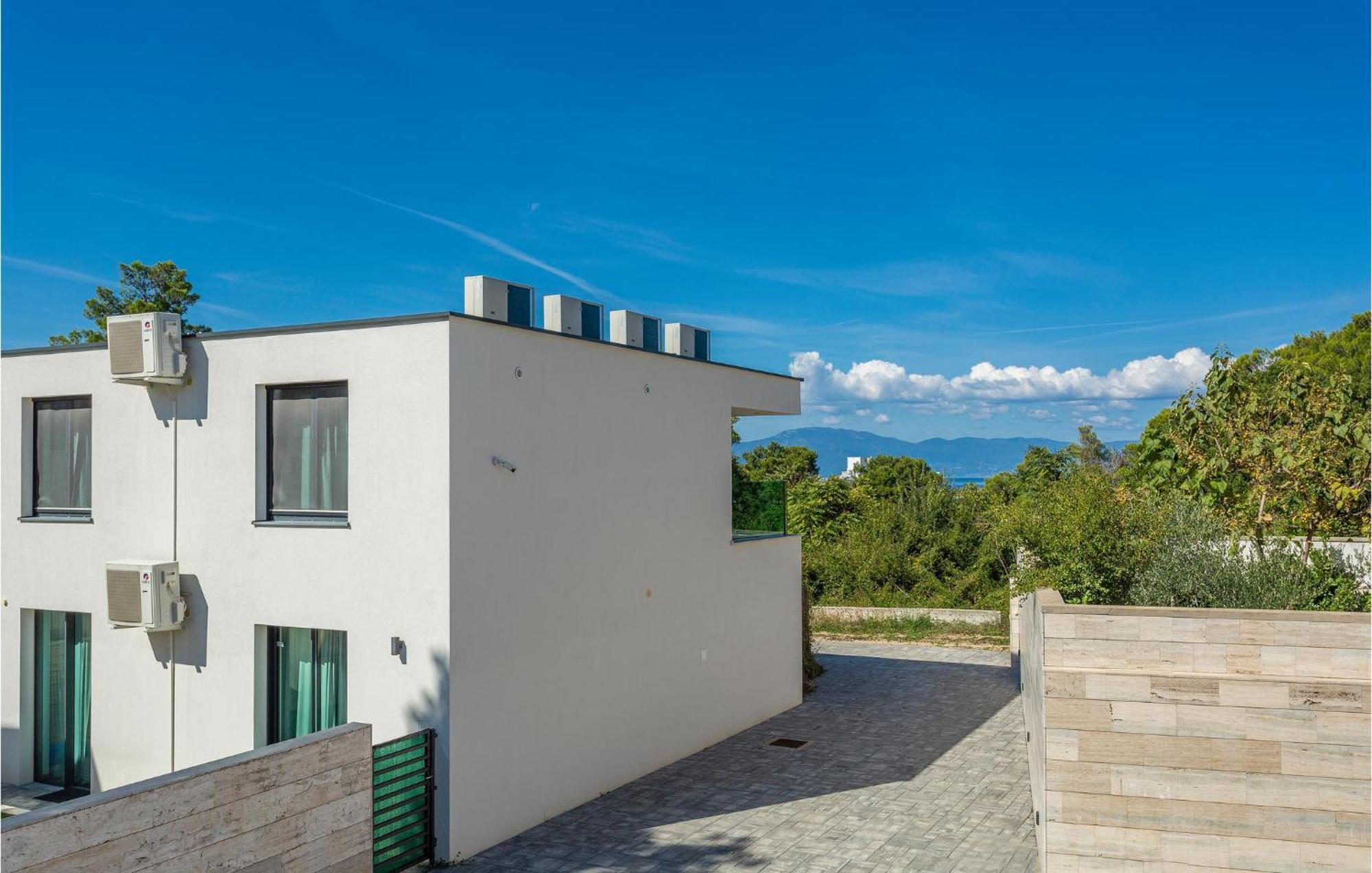 Stunning Apartment In Malinska With Kitchen Εξωτερικό φωτογραφία