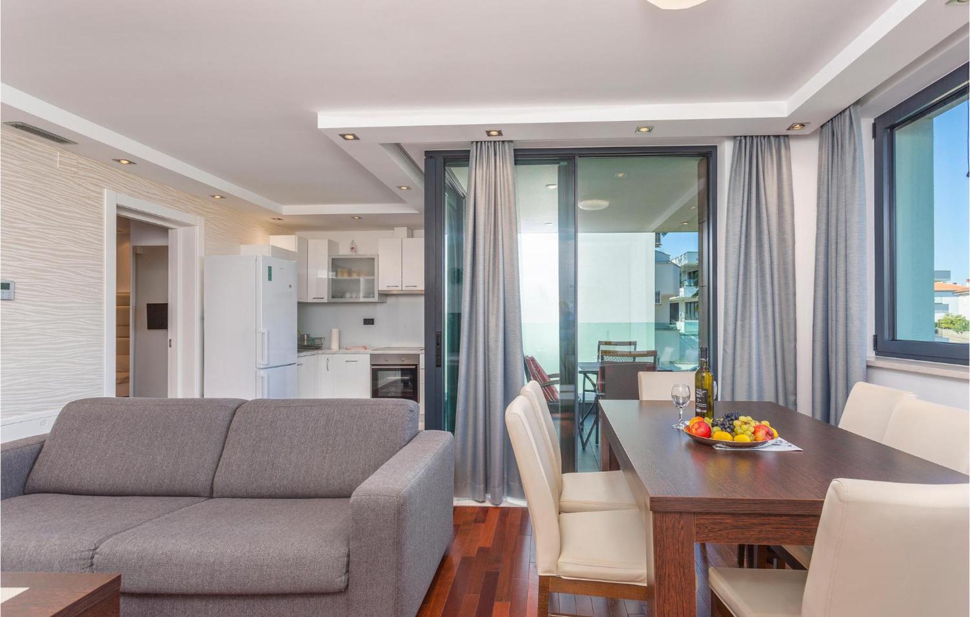 Stunning Apartment In Malinska With Kitchen Εξωτερικό φωτογραφία