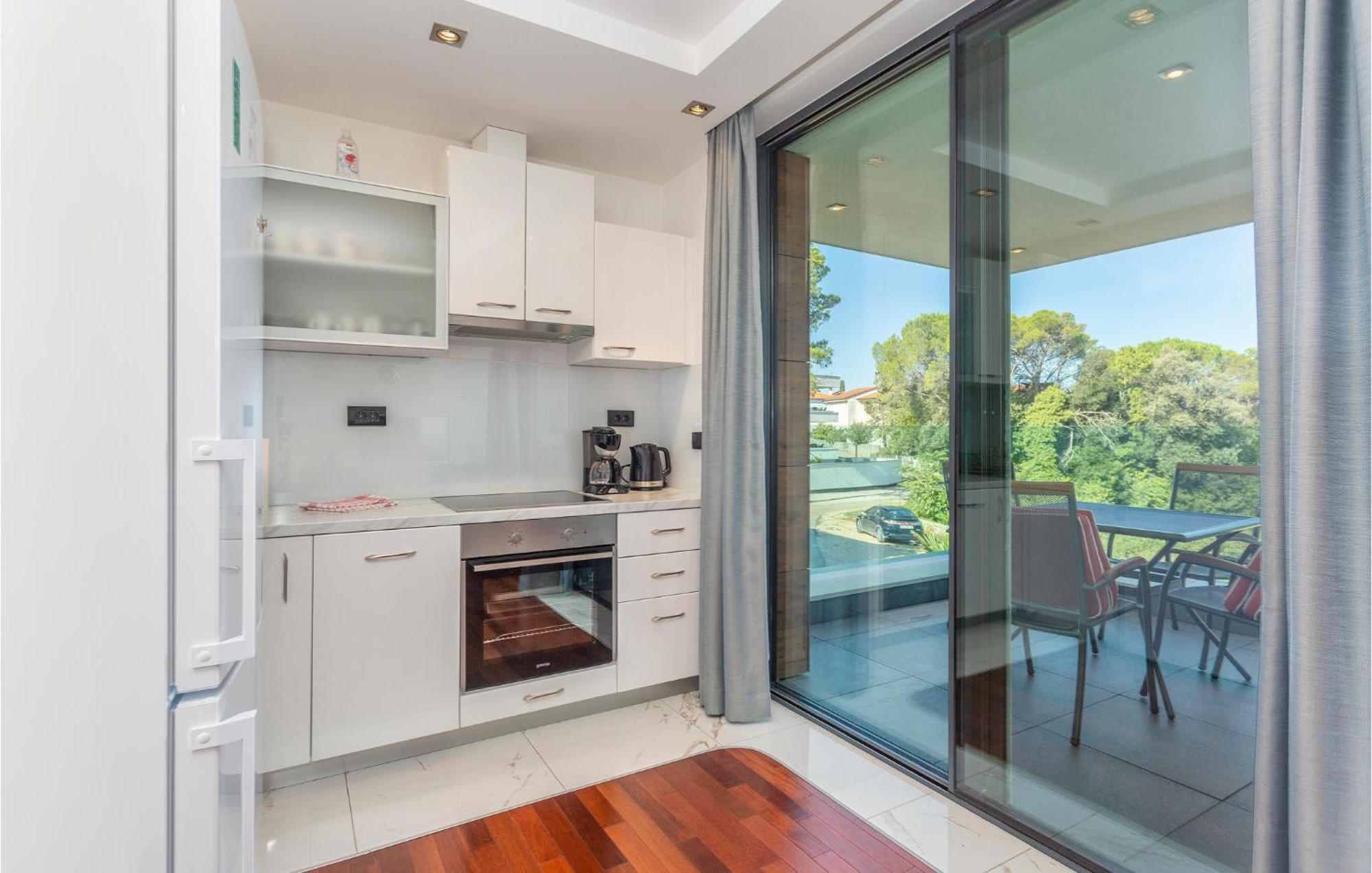 Stunning Apartment In Malinska With Kitchen Εξωτερικό φωτογραφία