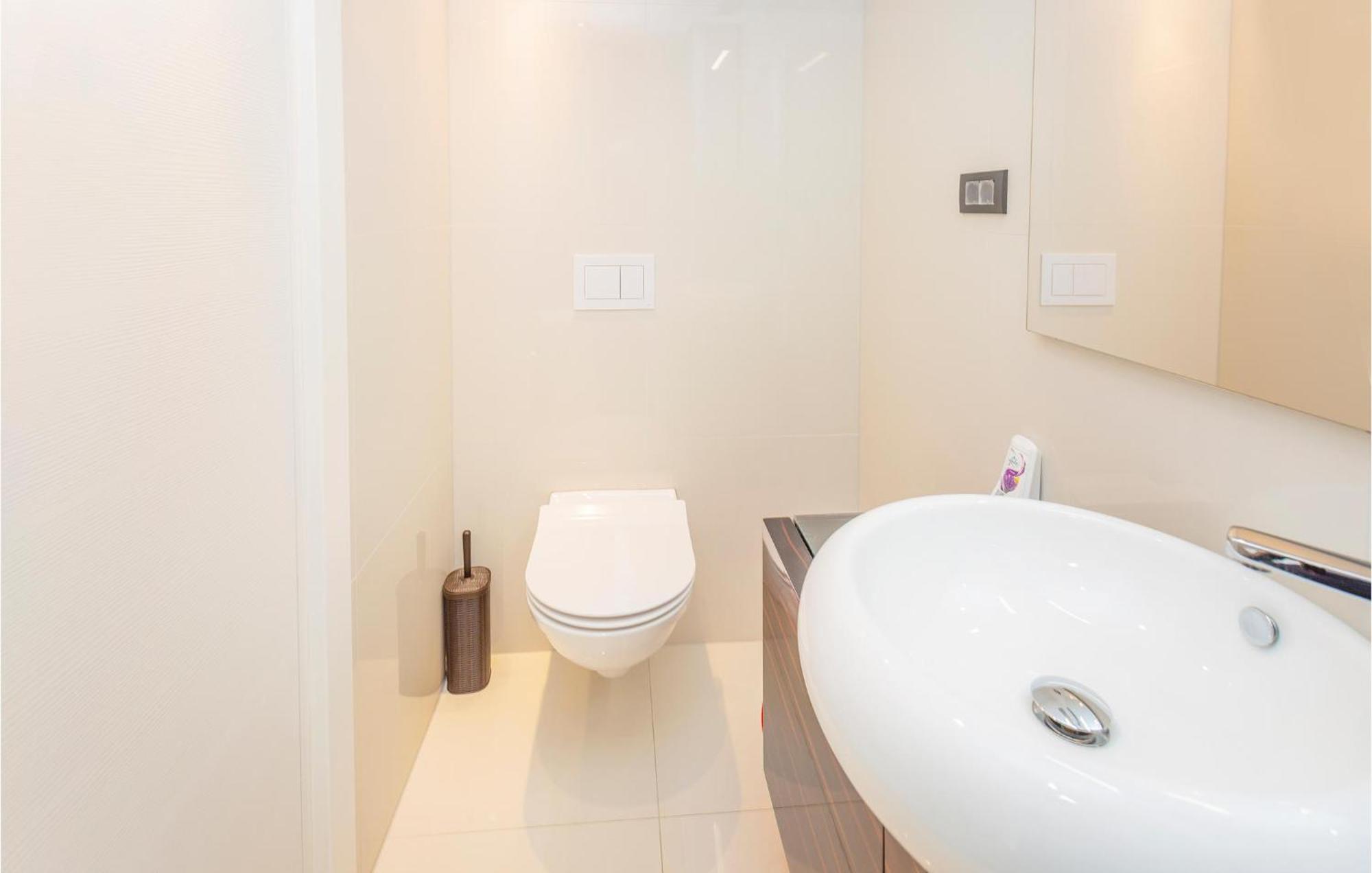 Stunning Apartment In Malinska With Kitchen Εξωτερικό φωτογραφία